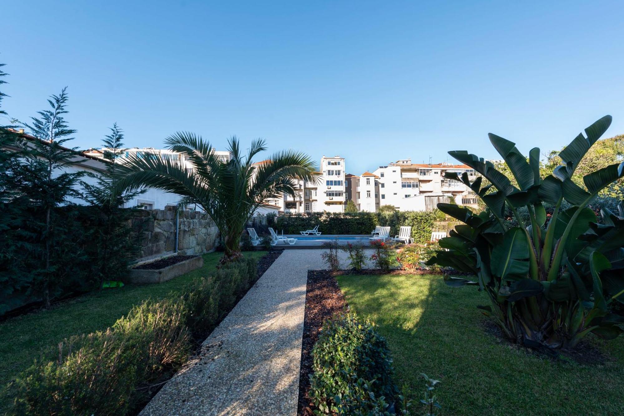 Exotic Flat With Shared Pool & Garden Apartment Порто Екстериор снимка